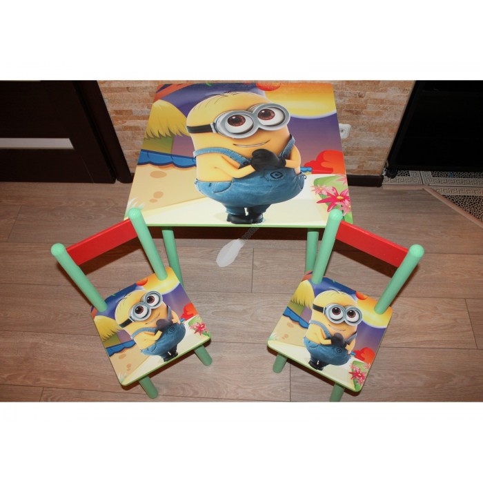 Дитячий столик зі стільчиками DisneyToys "Міньйон" (60*60 см), Україна